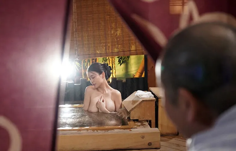 Vợ sắp cưới của con trai bị bố ông xã nhìn trộm khi đang tắm rồi quan hệ đến mang thai